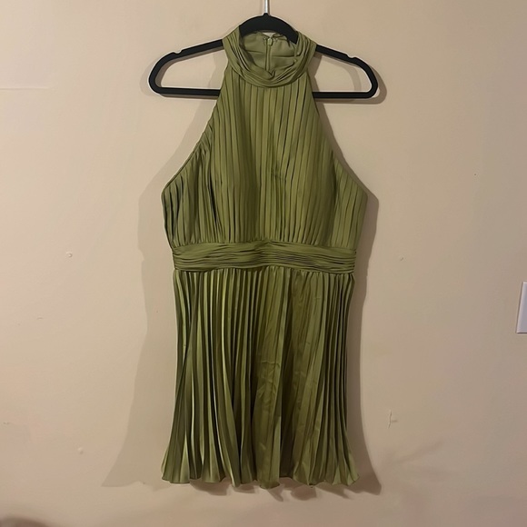 NWT Mac Duggal Pleated Halter Neck Mini Dress in Apple Green - Picture 7 of 14